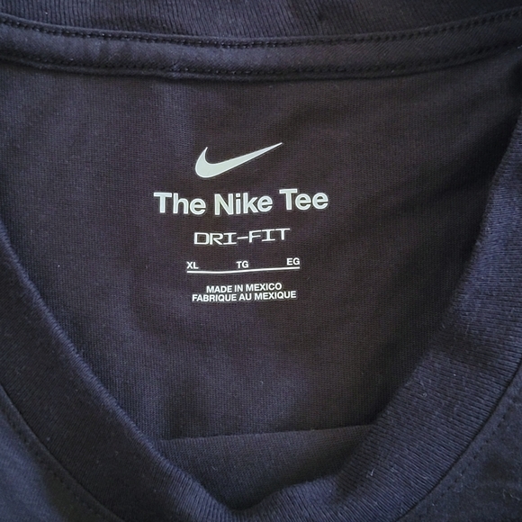 ✨️HP✨️Nike👟 x LeBron James🏀 "Strive For Greatness" Lion's Head🦁 Dri-Fit Tee - Picture 5 of 14